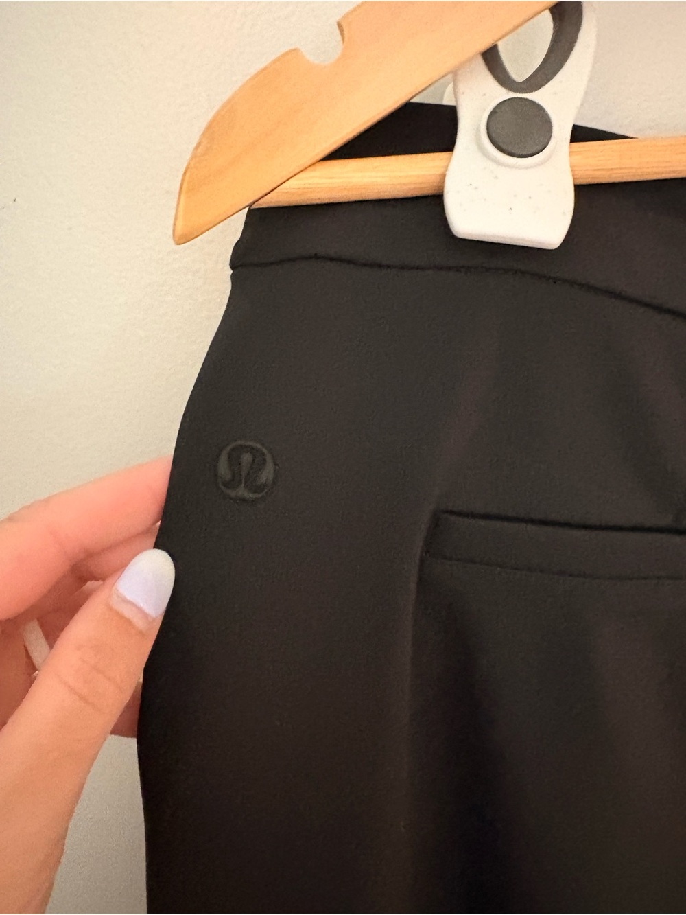 Lululemon tapered-leg mid rise 7/8 pant - Picture 4 of 4